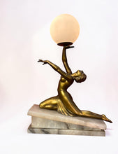 Load image into Gallery viewer, Lampe Art Déco "Danseuse au globe" France, c.1930
