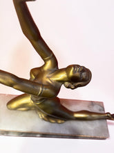 Load image into Gallery viewer, Lampe Art Déco "Danseuse au globe" France, c.1930
