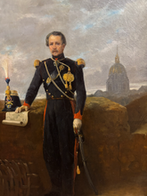 Charger l'image dans la galerie, École française vers 1860-1870, Portrait d’un officier d’artillerie devant le dôme des Invalides
