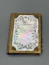 Load image into Gallery viewer, Carnet de bal en nacre et laiton doré, époque Charles X
