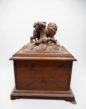 Загрузить изображение в средство просмотра галереи, Cave à cigares Antiquaire Rouen - Galerie de l'Astrée en bois sculpté style Forêt-Noire avec lion et décor végétal
