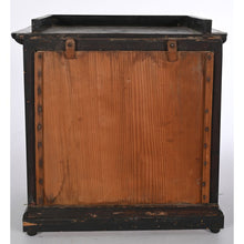 Charger l&#39;image dans la galerie, Diorama en cire représentant une vierge à l’enfant
