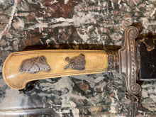 Load image into Gallery viewer, Dague de venerie à poignée à incrustation d&#39;argent, croisiere d&#39;esprit ionique
