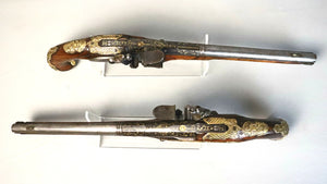Longue paire de pistolets d’arçon d’officier d'époque Louis XV