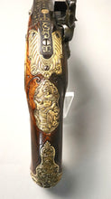 Charger l&#39;image dans la galerie, Longue paire de pistolets d’arçon d’officier d&#39;époque Louis XV
