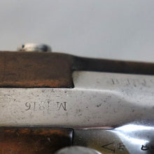 Загрузить изображение в средство просмотра галереи, Pistolet d&#39;arçon à silex modèle 1816.
