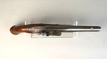 Charger l&#39;image dans la galerie, Pistolet d&#39;officier à silex Canon rond à pans au tonnerre Vers 1730-1750
