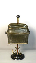 Charger l&#39;image dans la galerie, Lampe Victorienne avec abat-jour en cuire aux petits fers fin XIXe
