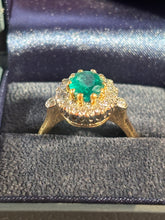 Charger l'image dans la galerie, Bague marguerite émeraude et diamants, or 18k
