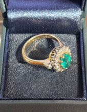 Charger l'image dans la galerie, Bague marguerite émeraude et diamants, or 18k
