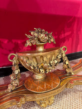 Charger l'image dans la galerie, Console demi-lune d’époque Louis XVI
