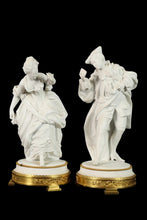 Charger l&#39;image dans la galerie, Paire de figures « Le bal masqué ». Biscuits de porcelaine, Paris, manufacture Gille Jeune
