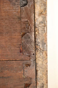 Encoignure en bois de placage ouvrant par deux vantaux