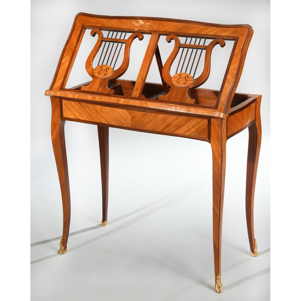 Table de chant Louis XV Estampillée Roussel