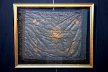 Charger l&#39;image dans la galerie, Étendard de régiment de l’Ancien Régime, d’époque XVIIIème. - ARGEADES - Antiquaire Rouen
